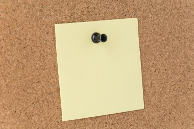 cork board üzerinde yapışkan not