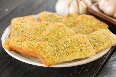 Çıtır çıtır ekmek sarımsak