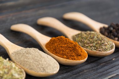 Baharat ve otlar kase.  