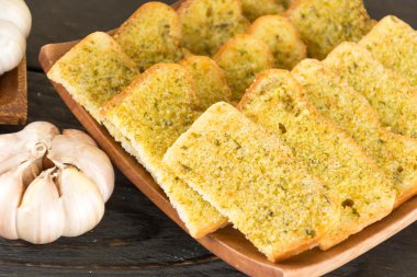 Çıtır çıtır ekmek sarımsak