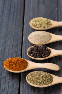 Baharat ve otlar kase.  