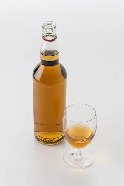 Wisky glas op witte achtergrond — Stockfoto