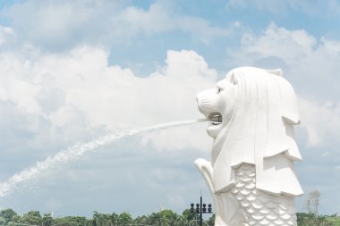 Singapur-Temmuz 15, 2015: Singapur Merlion çeşme. Merli
