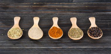 Baharat ve otlar kase.  