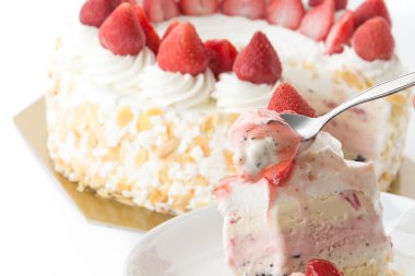 tatlı çilekli tatlı dondurma pastası.