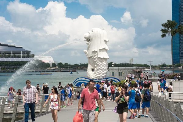 Singapore-Jul 15, 2015: The Merlion fontän i Singapore. Merli — Stockfoto