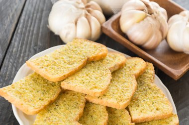 Çıtır çıtır ekmek sarımsak