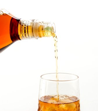 beyaz zemin üzerine dökerek koydum