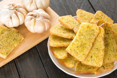 Çıtır çıtır ekmek sarımsak