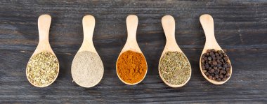 Baharat ve otlar kase.  