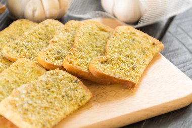 Çıtır çıtır ekmek sarımsak