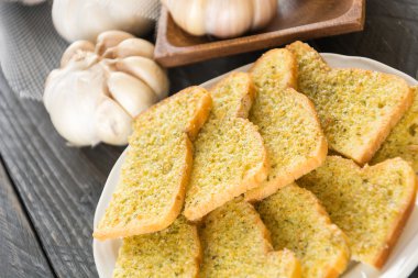 Çıtır çıtır ekmek sarımsak