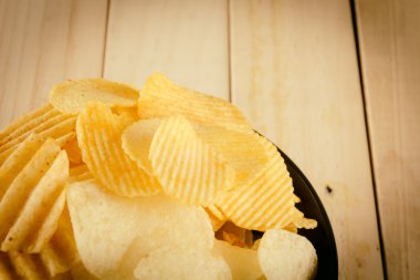 patates cipsi Wood - vintage film filtresi ile yumuşak odak