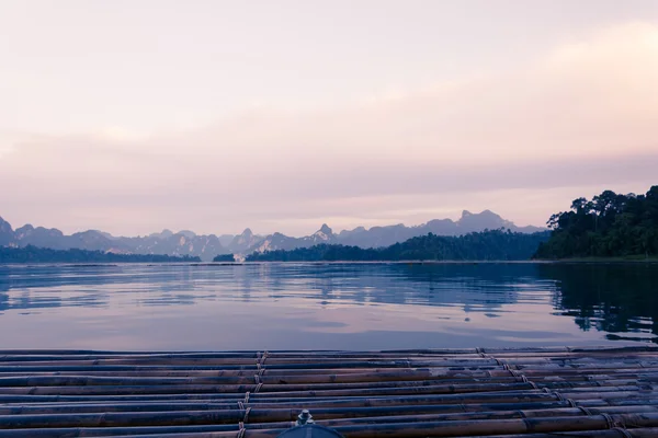 Floß auf dem See — Stockfoto