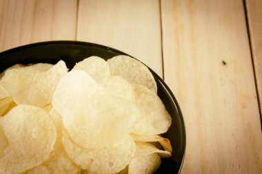 patates cipsi Wood - vintage film filtresi ile yumuşak odak