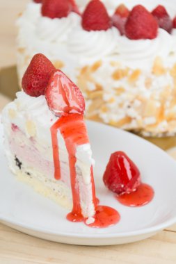 tatlı çilekli tatlı dondurma pastası.