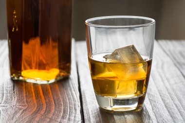 ahşap masa camına koydum