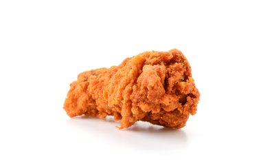 Beyaz arka planda kızarmış tavuk