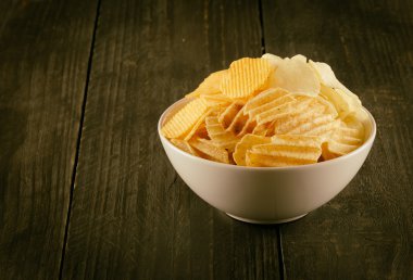 patates cipsi Wood - vintage film filtresi ile yumuşak odak