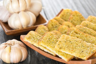 Çıtır çıtır ekmek sarımsak