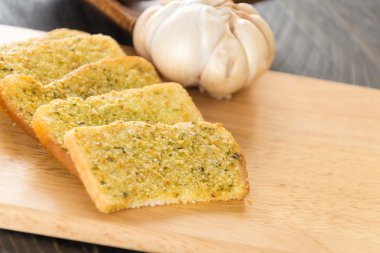 Çıtır çıtır ekmek sarımsak