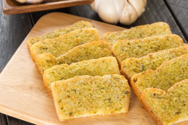 Çıtır çıtır ekmek sarımsak