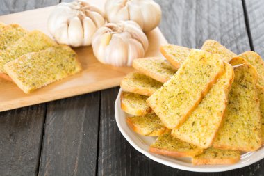 Çıtır çıtır ekmek sarımsak