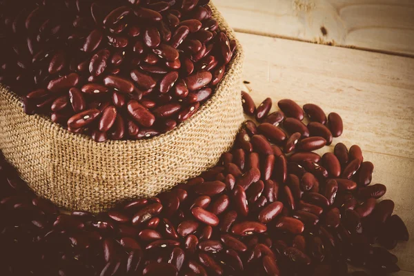 ahşap arka plan - vintage film fil ile yumuşak odak üzerinde kırmızı fasulye