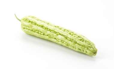 Beyaz arkaplanda Momordica charantia