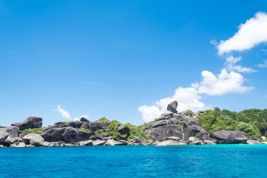 Koh Similan No.8 Adası'nın Simil yelkenli tekne Rock landmark ile