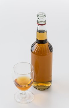 beyaz zemin üzerine koydum cam