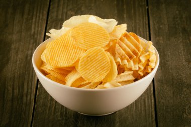 patates cipsi Wood - vintage film filtresi ile yumuşak odak