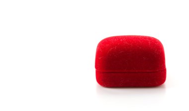 Beyaz arkaplanda mücevher kutusu