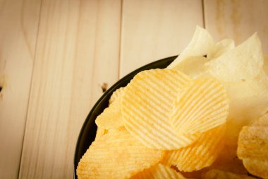 patates cipsi Wood - vintage film filtresi ile yumuşak odak