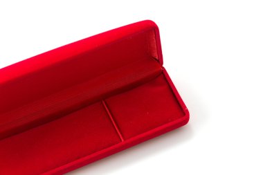 Beyaz arkaplanda mücevher kutusu