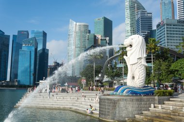 Singapur, 16 Temmuz 2015: Merilon heykel Marina Bay, görünümünü ben