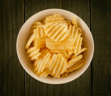 patates cipsi Wood - vintage film filtresi ile yumuşak odak