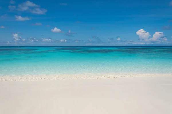 Blue sky with sea and beach Royalty Free Stock Photos