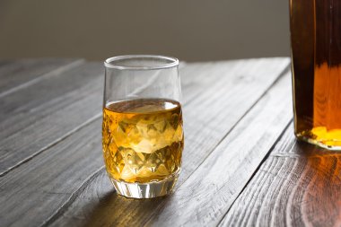 ahşap masa camına koydum