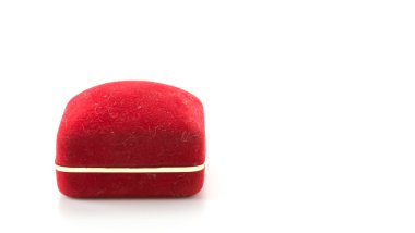 Beyaz arkaplanda mücevher kutusu