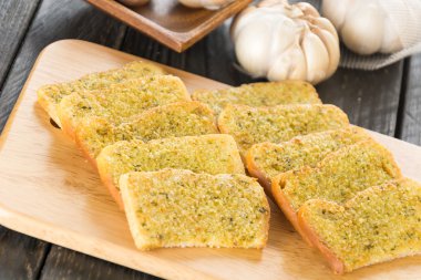 Çıtır çıtır ekmek sarımsak