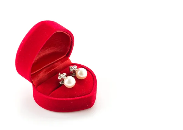 Beyaz arkaplanda mücevher kutusu — Stok fotoğraf