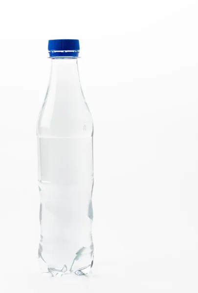 Botella de plástico sobre fondo blanco —  Fotos de Stock