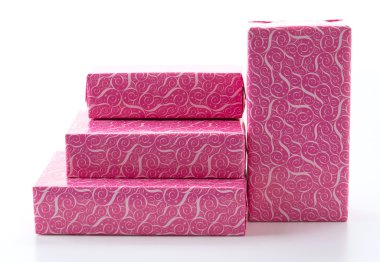 Beyaz arkaplanda hediye kutusu