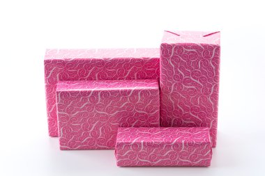 Beyaz arkaplanda hediye kutusu