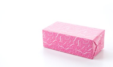 Beyaz arkaplanda hediye kutusu