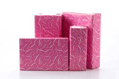 Beyaz arkaplanda hediye kutusu