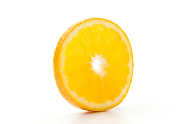 Fatia de laranja no fundo branco — Fotografia de Stock