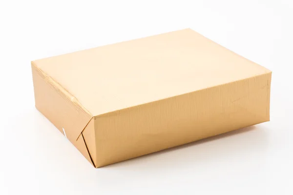 Caja de regalo sobre fondo blanco — Foto de Stock