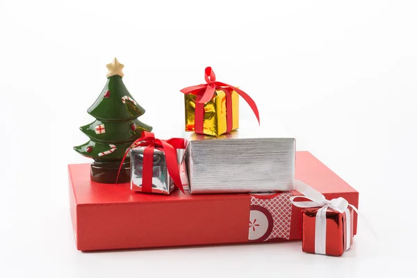 Geschenkdoos met kerstboom — Stockfoto